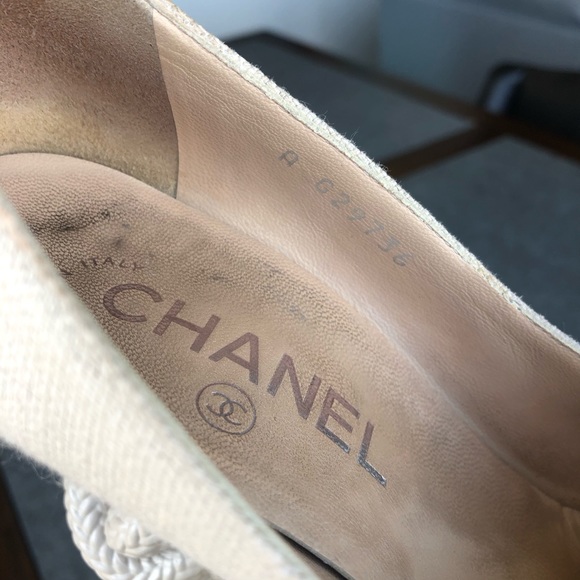 Chanel Diamond Knot Beige Pumps - Picture 3 of 8